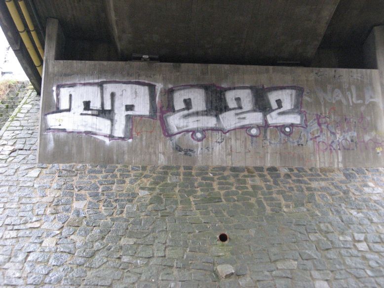 Graffiti unter der Brücke