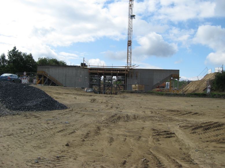 Neue Bahnbrücke bei Wildenau gen Norden