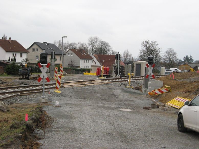 Bahnübergang Erkersreuth - Hauptstraße aus Richtung Staatsstraße