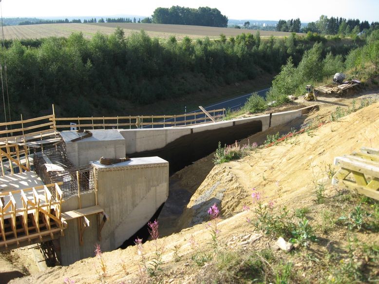 Betonpfeiler der westlichen Vorbrücke