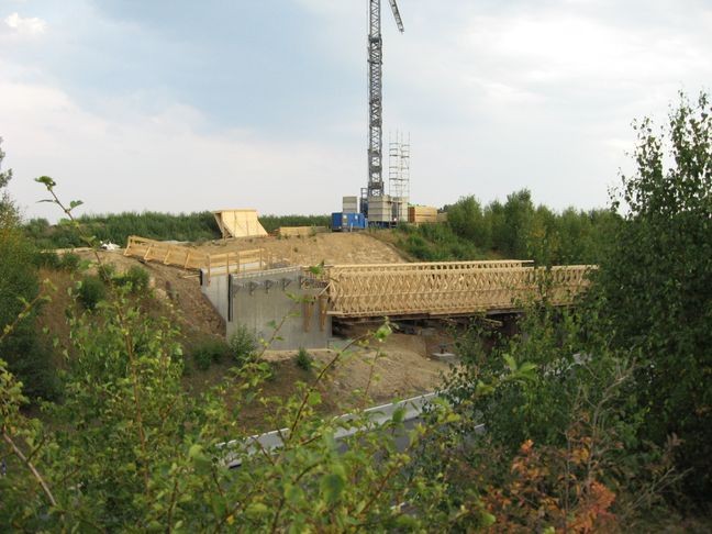 Holzgerüst für die Vorbrücke auf der Ostseite