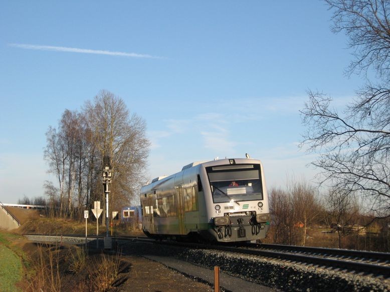 Die Oberpfalzbahn auf ihrer Testfahrt gen Asch mit rasanter Geschwindigkeit