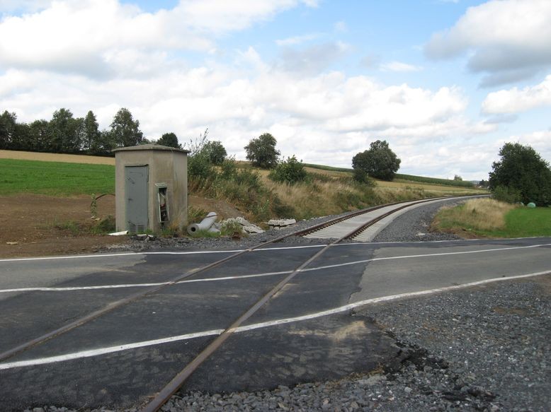 Bahnübergang Erkersreuth - Dorf Plößberg Richtung Osten