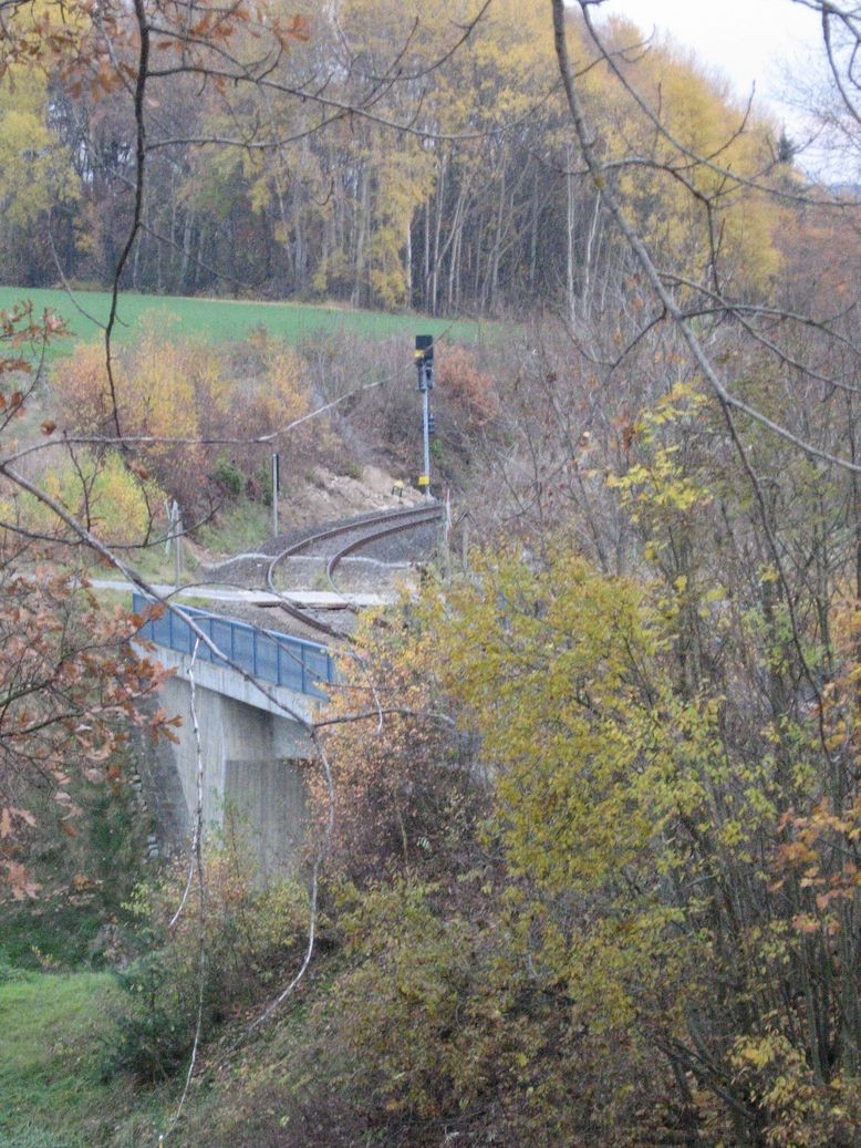 Ein neues Signal am Gleis aus Selb vor dem Bockelbergweg