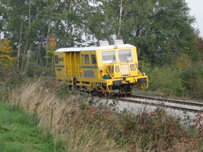 Der kleine JumboTec dahinter - wird in der kurvenreichen Strecke des Selb-Gleises benötigt