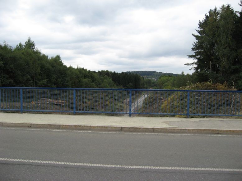 Brücke bei Siedlung Vielitz: Eine ungewohnt freie Sicht auf die Gleise nach Schönwald