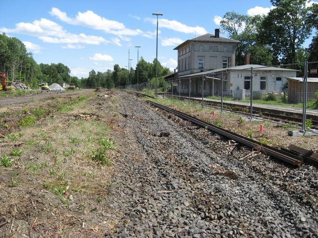 In diesen Bereich kommt das neue Gleis 1 (Richtung Selb-Stadt)