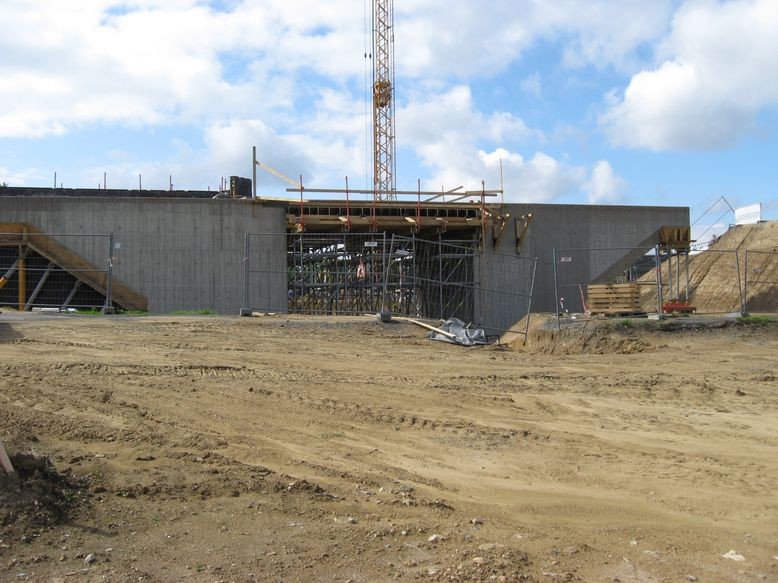 Neue Bahnbrücke bei Wildenau gen Norden