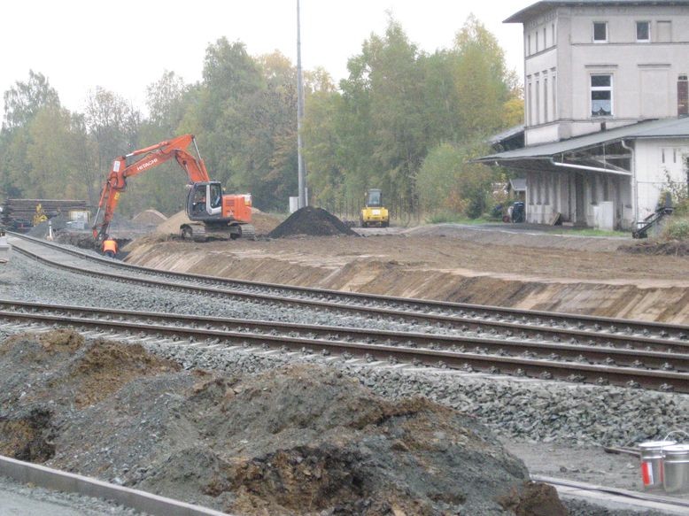 Bereich südlich der Gleisanlage wird aufbereitet