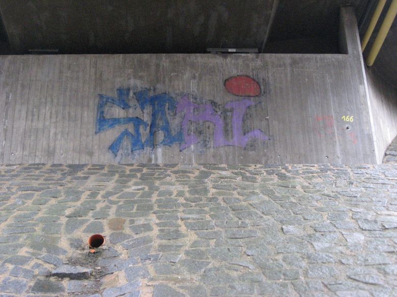 Graffiti unter der Brücke