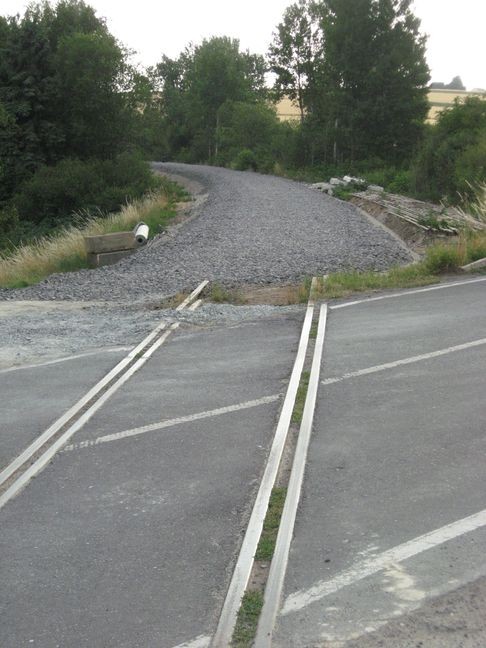 Bahnübergang Richtung neue Bahnbrücke