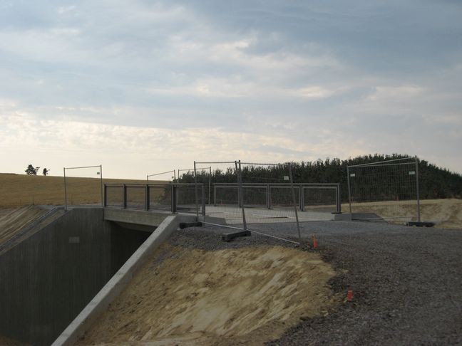 Brücke - Fahrbahn zur Zeit mit Holz ausgelegt