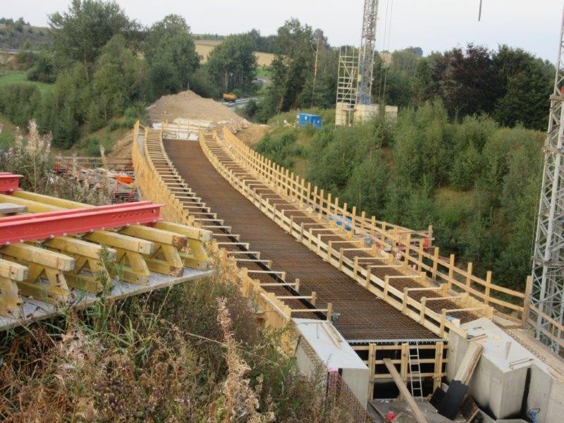 Neue Bahnbrücke