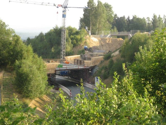 Umgehungsstraße - links Bahnbrücke - rechts Bockelbergweg