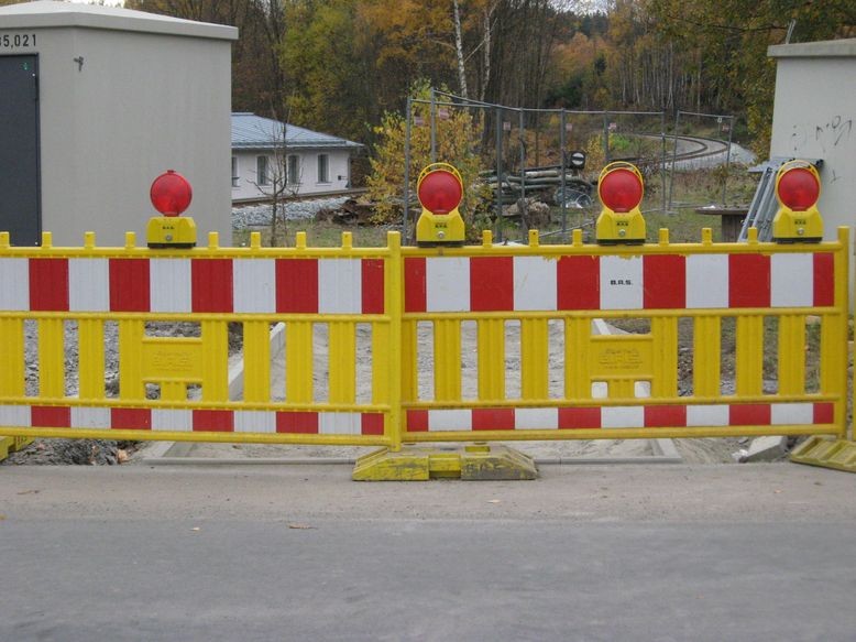 Hinter der Absperrung entsteht ein Stellplatz für DB-Bedienstete - 'Die laufen nicht gern'