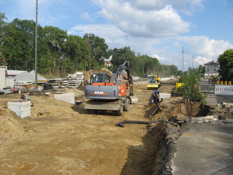 Bauarbeiten für den neuen Fußgängerüberweg über das Einfahrtsgleis aus Richtung Hof