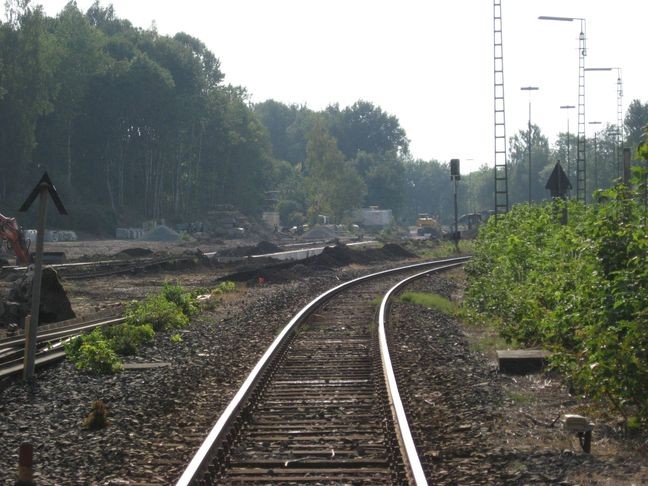 Einfahrt aus Richtung Hof zum neuen Mittelbahnsteig