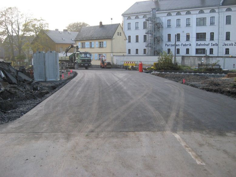 Bahnübergang Selb-Plößberg: Hauptstaße bis Übergang ist fertig