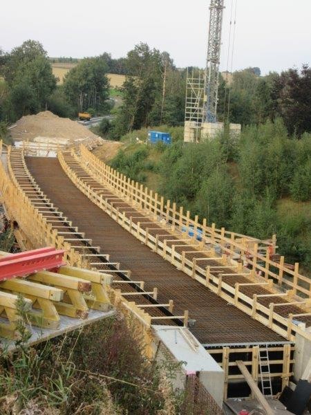 Neue Bahnbrücke