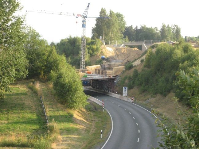 Umgehungsstraße - links Bahnbrücke - rechts Bockelbergweg