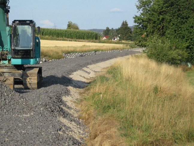 Gleisbett teilweise geschottert - an Erkersreuth vorbei Richtung Asch