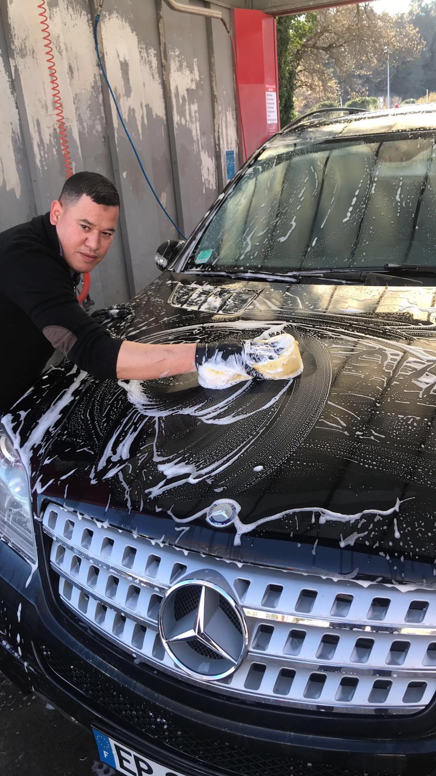 nettoyage extérieur d'un Mercedes au Luc en Provence 