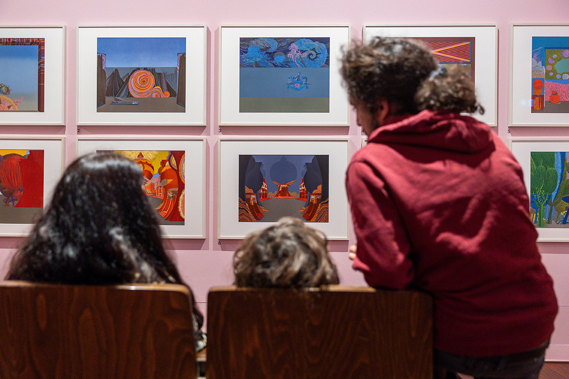 Wolfgang Hutter, Zauberflöte, 1974, Grafikmappe, Ausstellungsansicht MdMS, © Bildrecht, Wien 2025, Museum der Moderne Salzburg, Foto: Herbert Rohrer