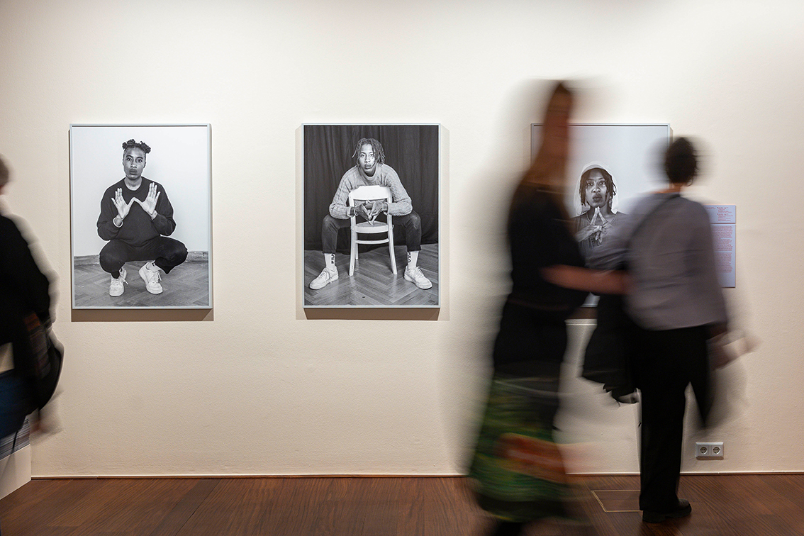 Lena Rosa Händle, aus der Serie „Diese Hände - eine Welt ohnegleichen“, 2022, Fotosammlung des Bundes am Museum der Moderne Salzburg, Bildrecht, Wien 2025 © Museum der Moderne Salzburg, Foto: wildbild