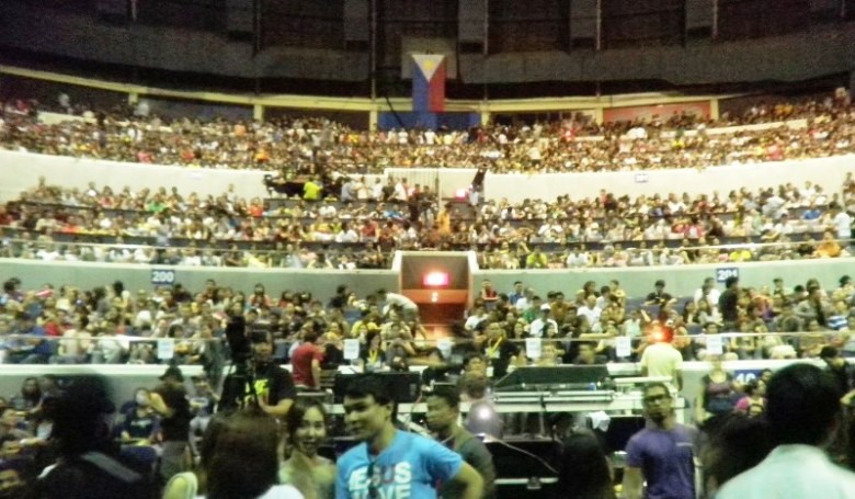 Capacity Crowd inside the Coliseum during the Concert