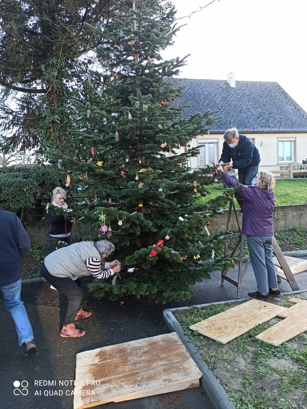 Sapin de Noël 2020 décoré par les habitants de Nicorps