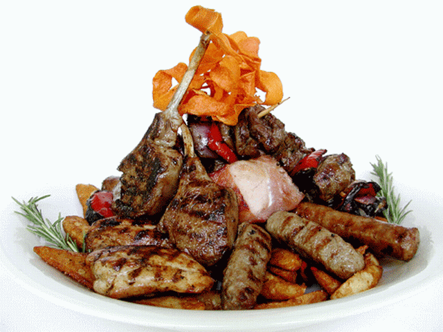 Mixed grill - assortiment de viandes grillées :  cotelettes & rognons d'agneau, beef steak, jambon braisé / grillé, tomate, champignon.