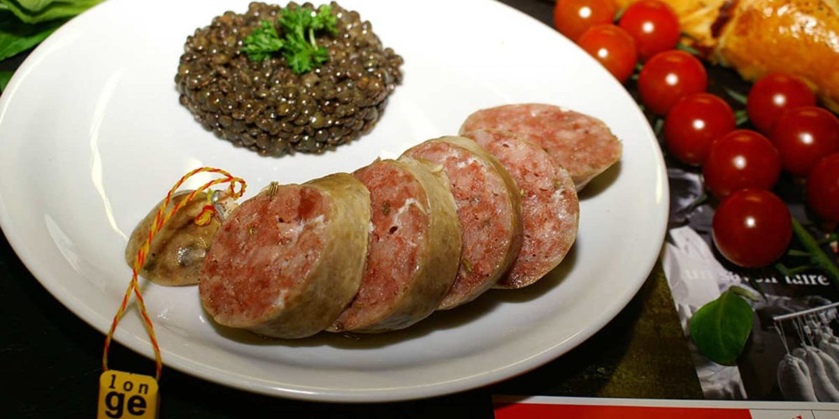 La "Longeole" : saucisse composée de viande de porc et de fenouil, une spécialité du canton de Genève en Suisse protégée par une Indication géographique protégée.