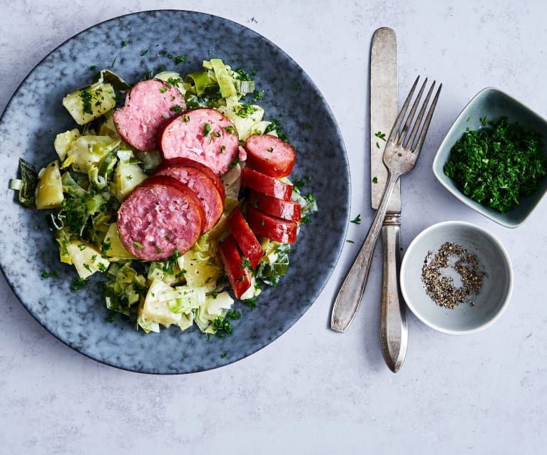  Le "Papet Vaudois" se compose de poireaux, de pommes de terre et de la fameuse saucisse aux choux vaudoise