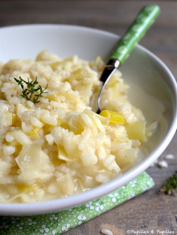 Risotto - riz "rond" blanc cuit avec oignon et fond blanc puis parsemé de Parmesan + éventuellement des légumes; champignons....
