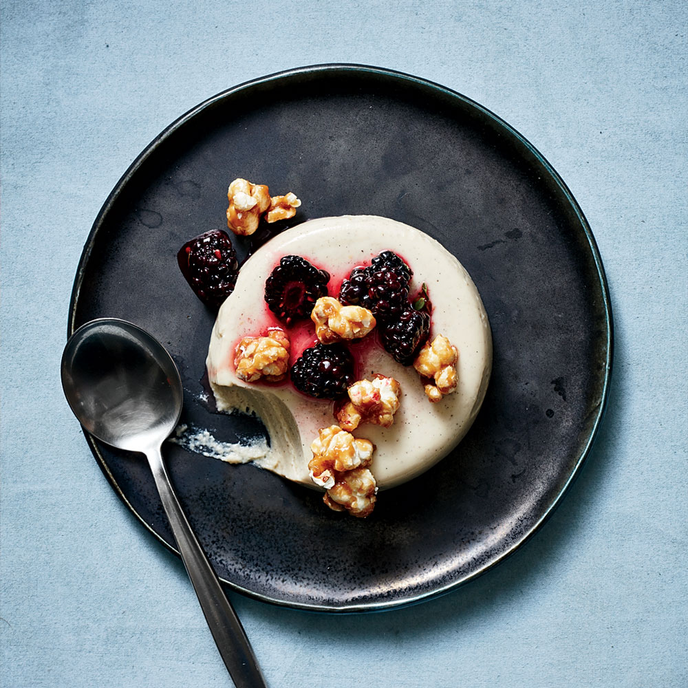 Panna cotta - littéralement « crème cuite » en français, est un dessert italien, originaire du Piémont.