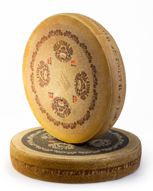 L'Etivaz - fromage à pâte dure, pressée et cuite fabriqué uniquement à l'alpage pendant la saison d'estivage (mai à octobre),