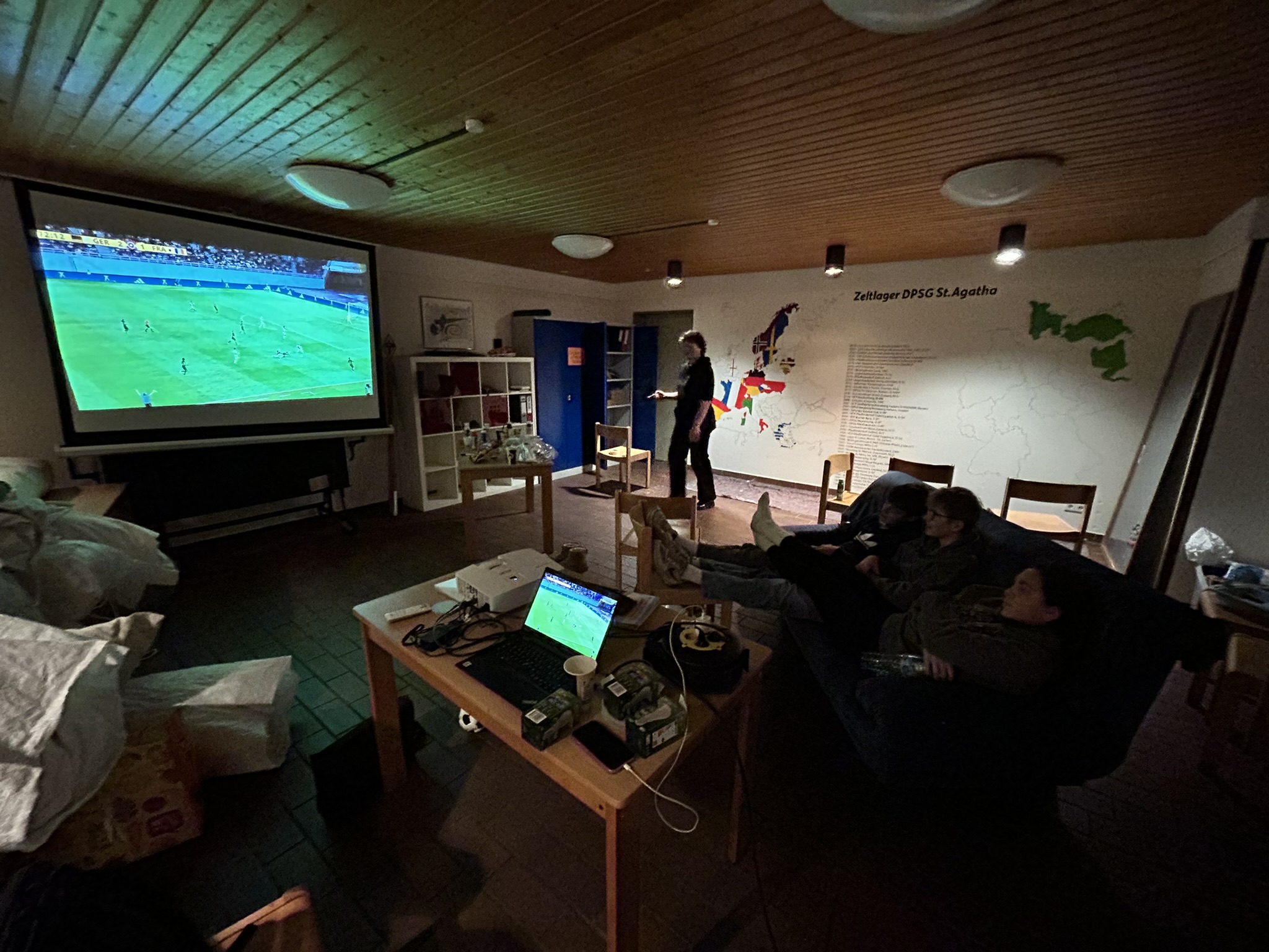 Die Gemütlichkeit und das u17 WM-Finale durfte aber nicht fehlen!