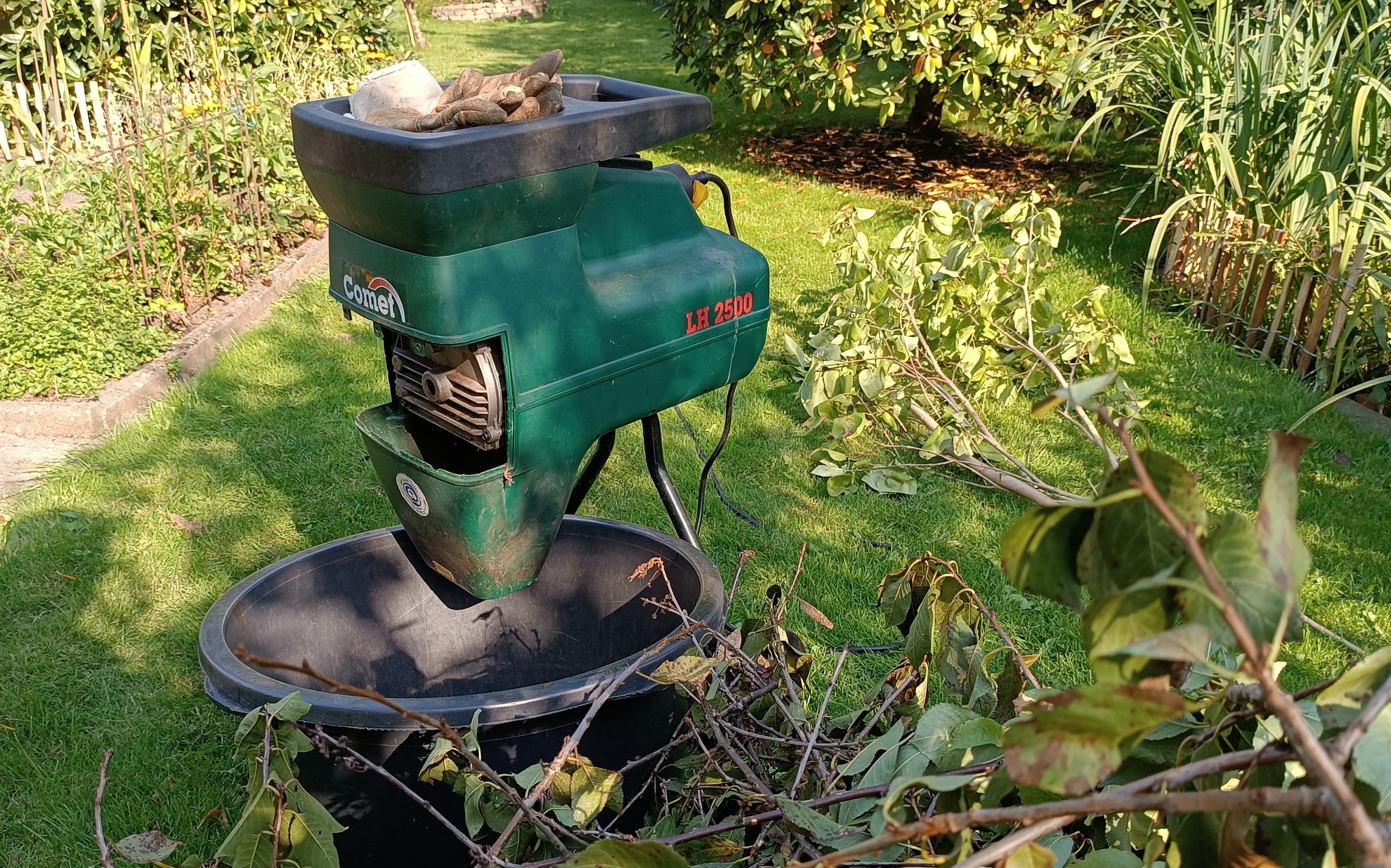 Gartenabfälle und Baumschnitt häckseln