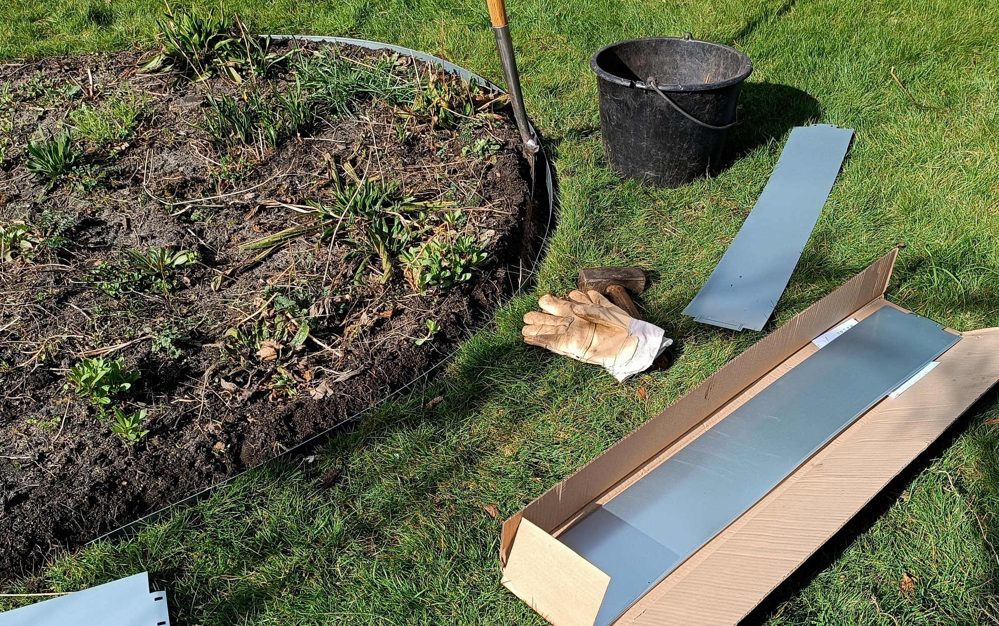 Rasenkante setzen: DIY-Anleitung für Gartenliebhaber
