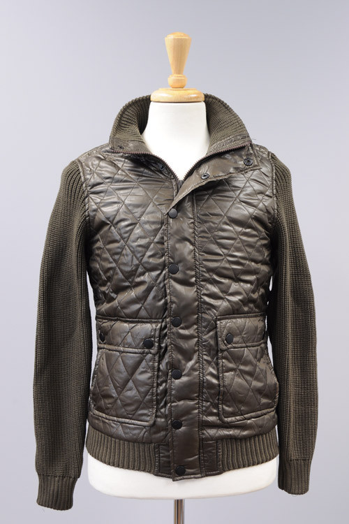 Cavalini/Cisono  MEJK101  This JR men's jacket offers a quilted body with contrast knit sleeves. 4 waist pockets and ribbed waist.   100% Polyester Stock Availability: In Stock PRICE  €120.00