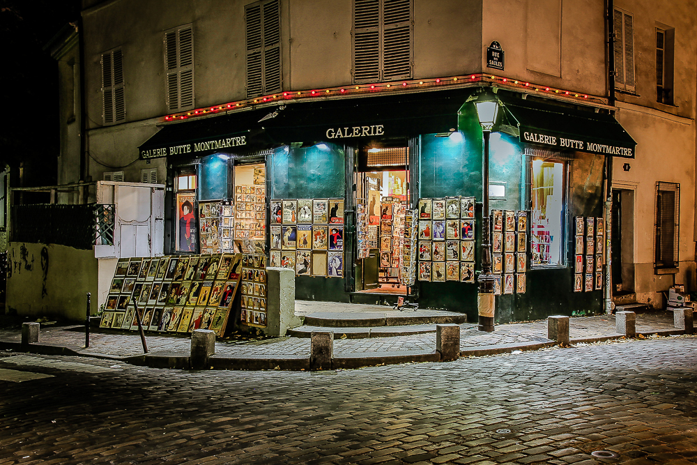 Galérie in Montmartre bei Nacht
