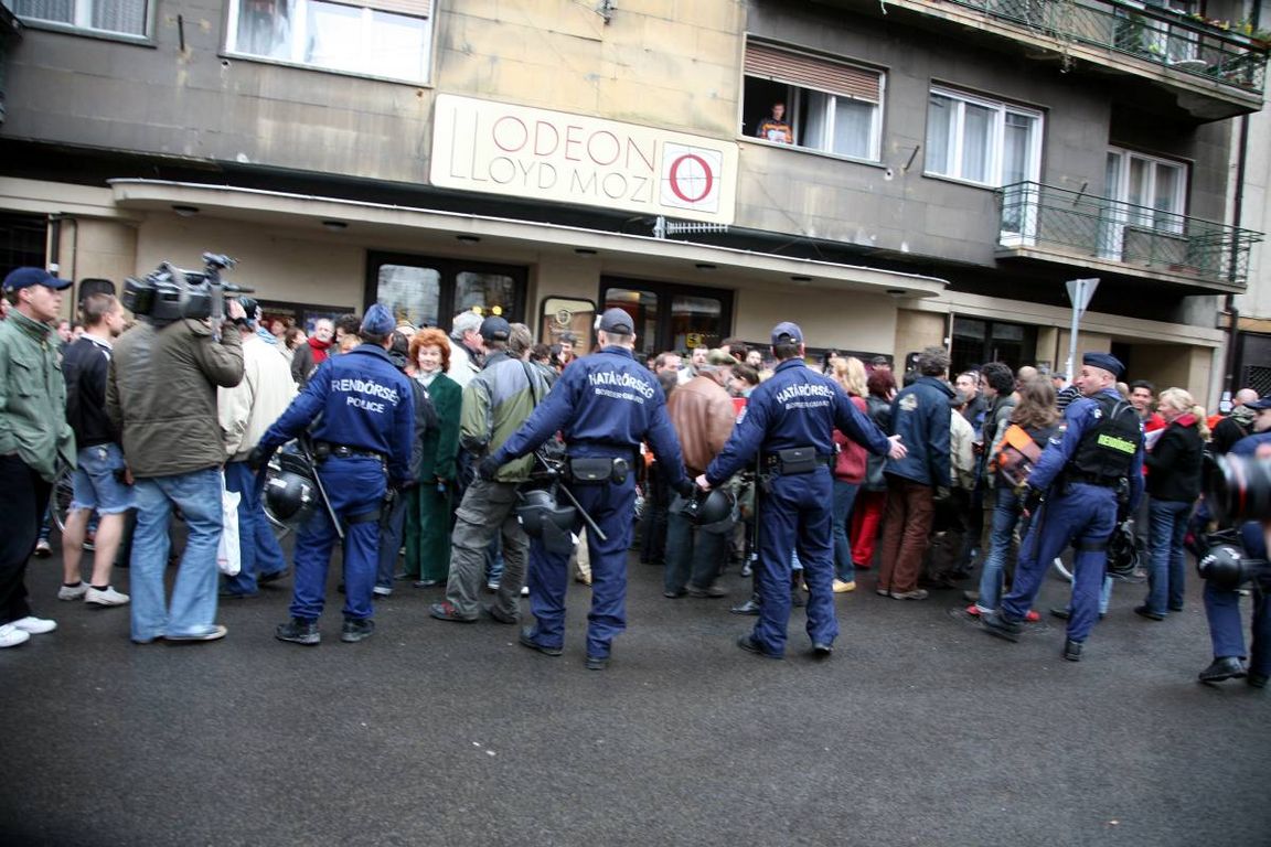 „Das ist eine unbewilligte Demo, bitte gehen sie auf den Gehsteig“