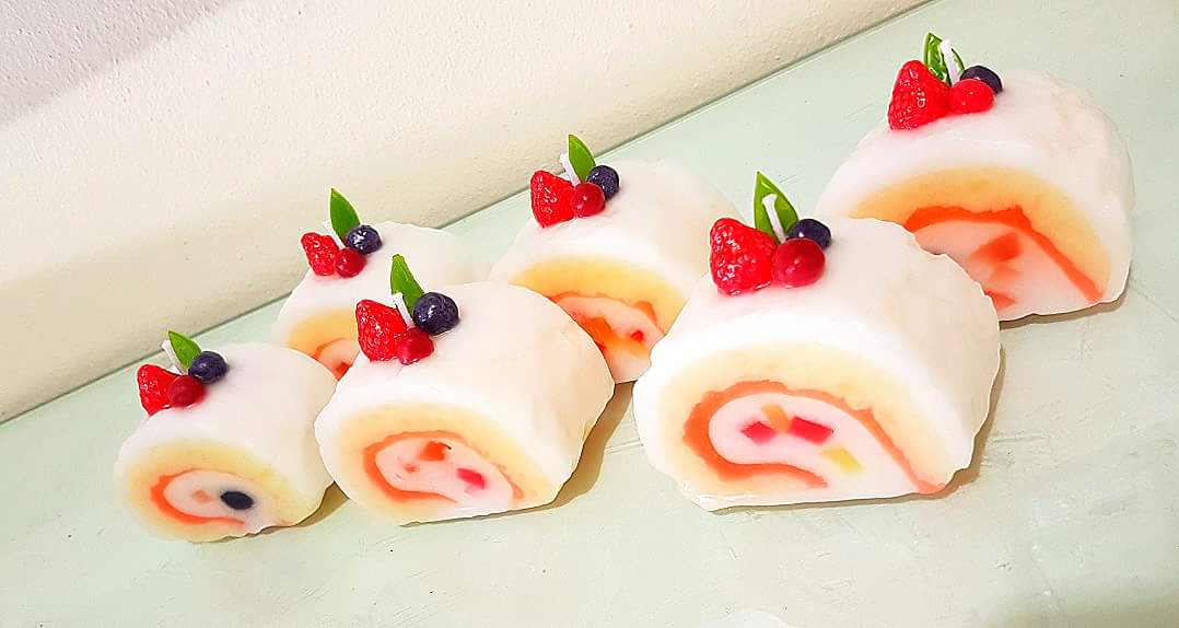 13. Roll Cake Ccandle