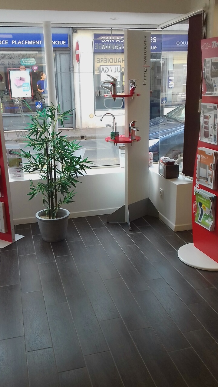 Showroom 28 rue du 8 Mai - 41200 Romorantin