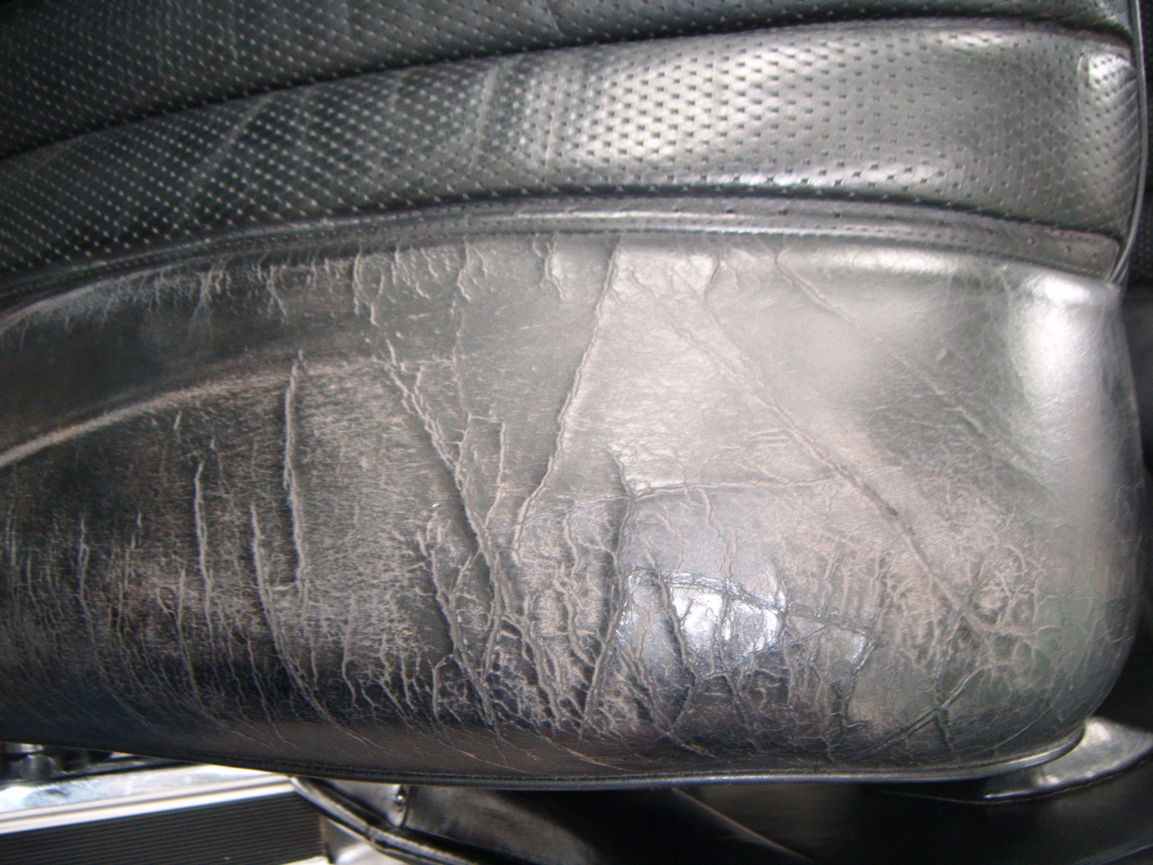   Oldtimer Lederrestauration (Vorher)