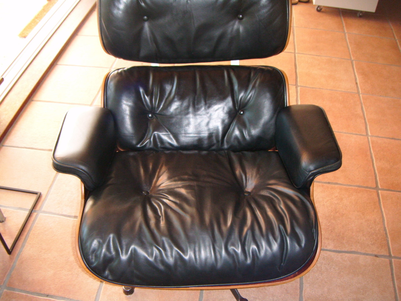   Eames Lounge Chair Lederreparatur  (Nachher)