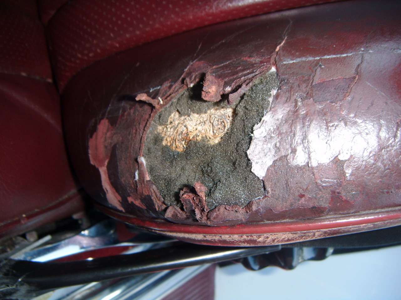 Lederreparatur Oldtimer Mercedes  (Vorher)