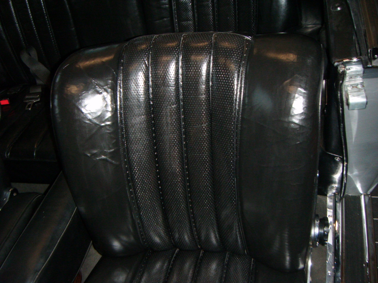 Lederreparatur Oldtimer Mercedes  (Nachher)