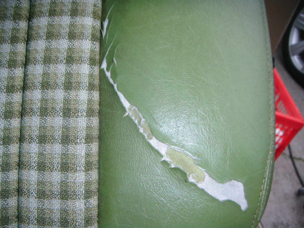  Kunstleder Reparatur  (Vorher)