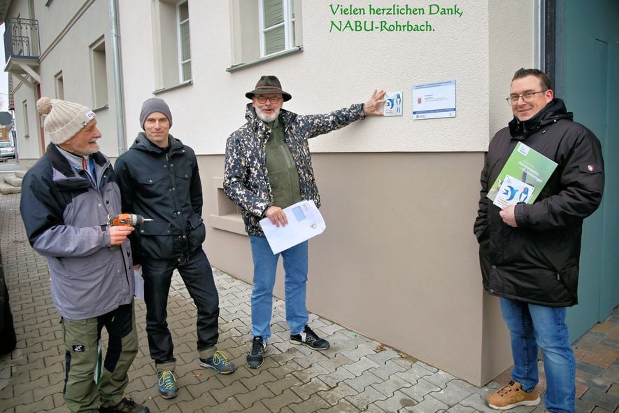 Zwei neue schwalbenfreundliche Häuser in Rohrbach ausgezeichnet
